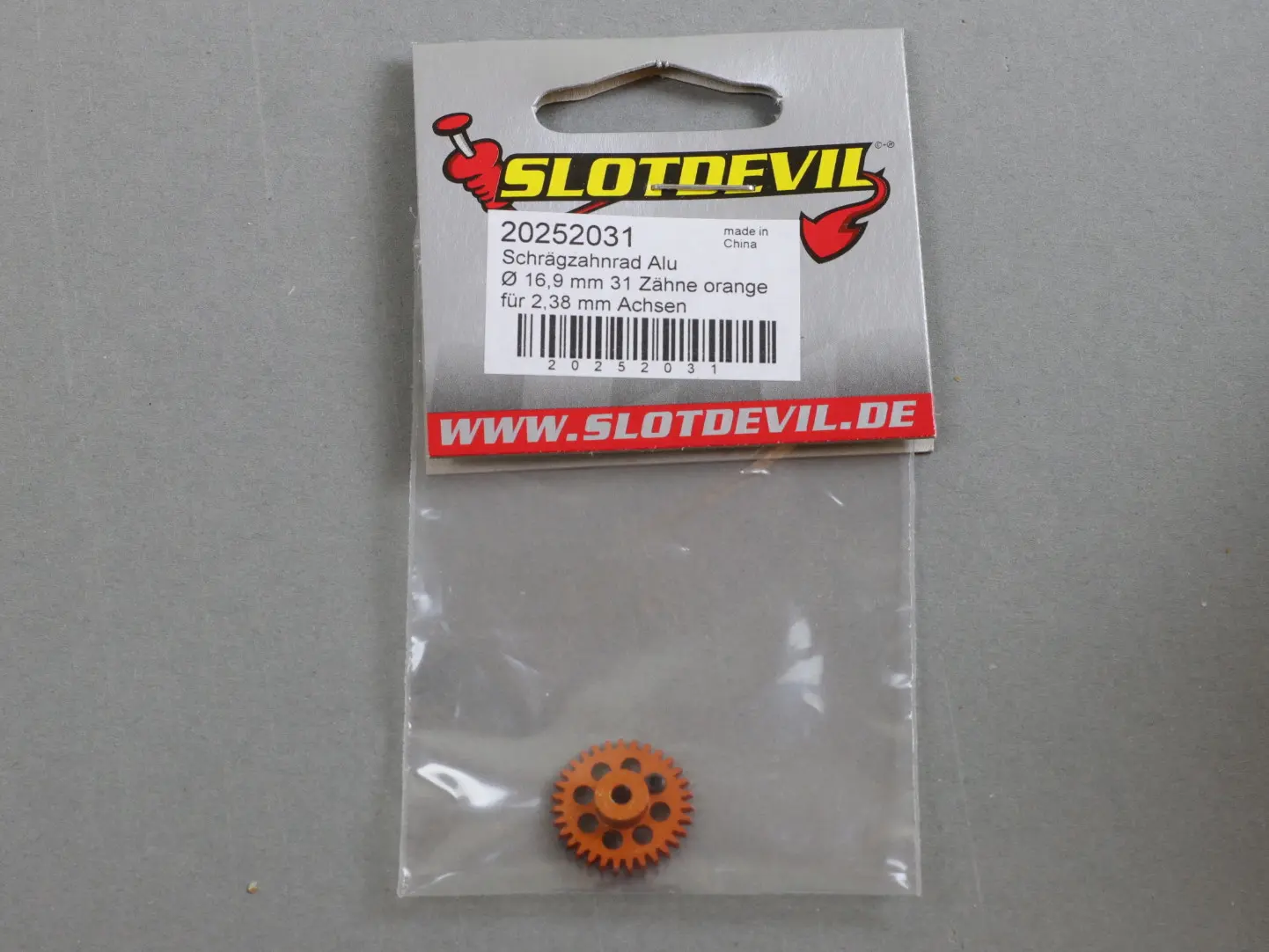 Schrägzahnrad 31 Zähne für 2,38 mm 16,9 mm Achsen orange – 20252031 SlotDevil – Bild 2