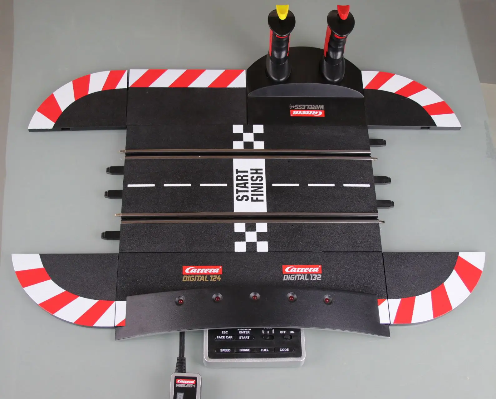 Carrera Digital 124/132 Control Unit mit zwei Wireless Controllern (lose)