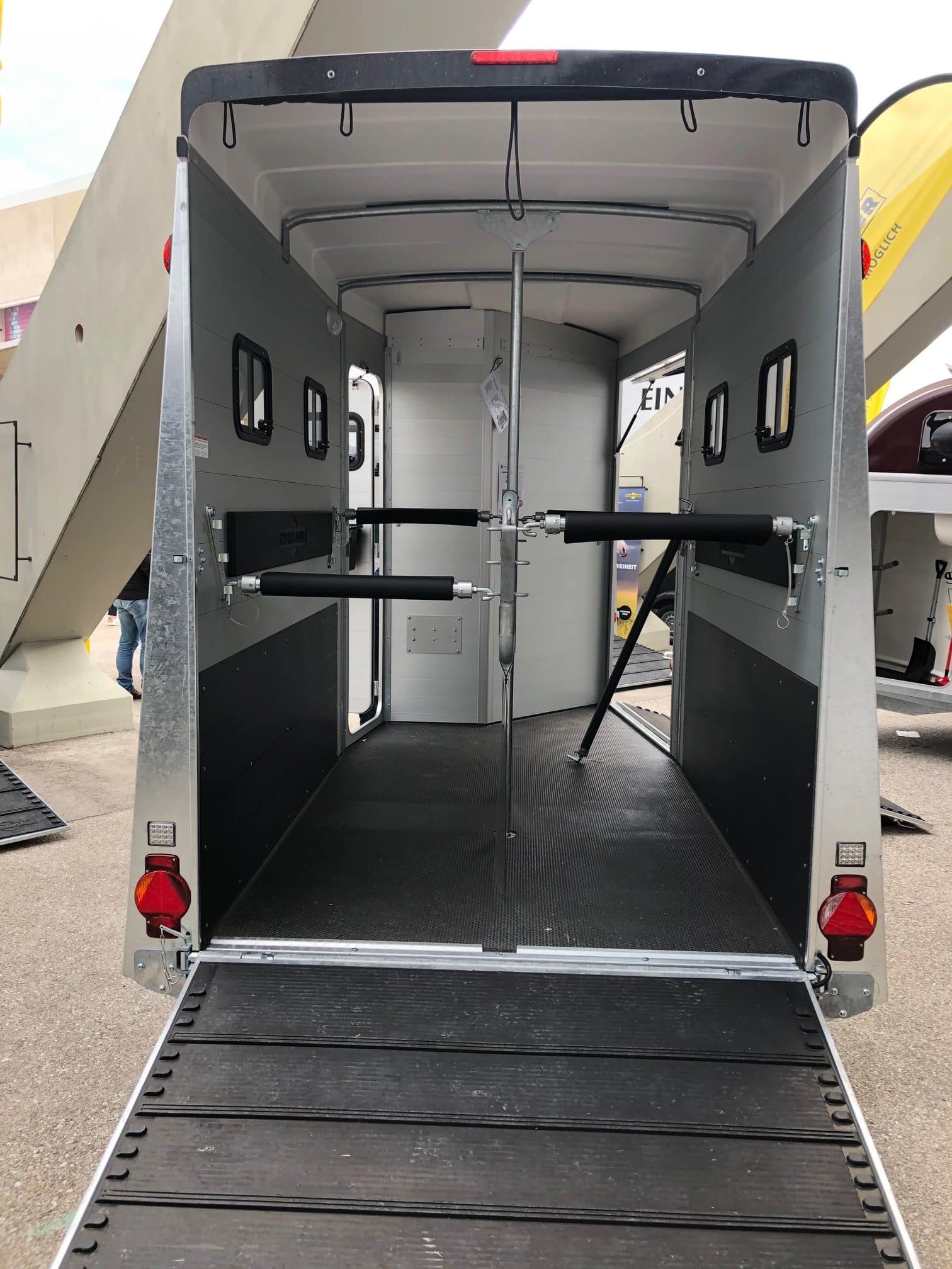 Notos Xtra UP 2700 kg, Pferdeanhänger, Pferdetransporter, Anhänger für Pferdetransport von bis zu 2 Pferden, Check Trailers. Humbaur• – Bild 5