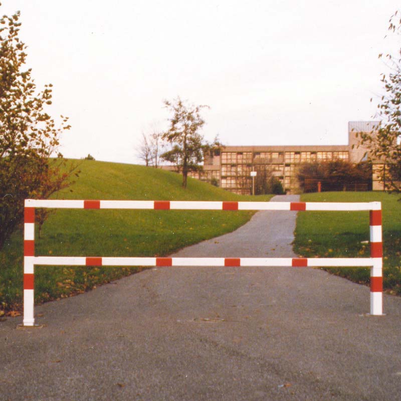Wegesperren feststehend aus Vierkantrohr als Rahmen geschweißt, 3 Breiten, Knieholm – Bild 2